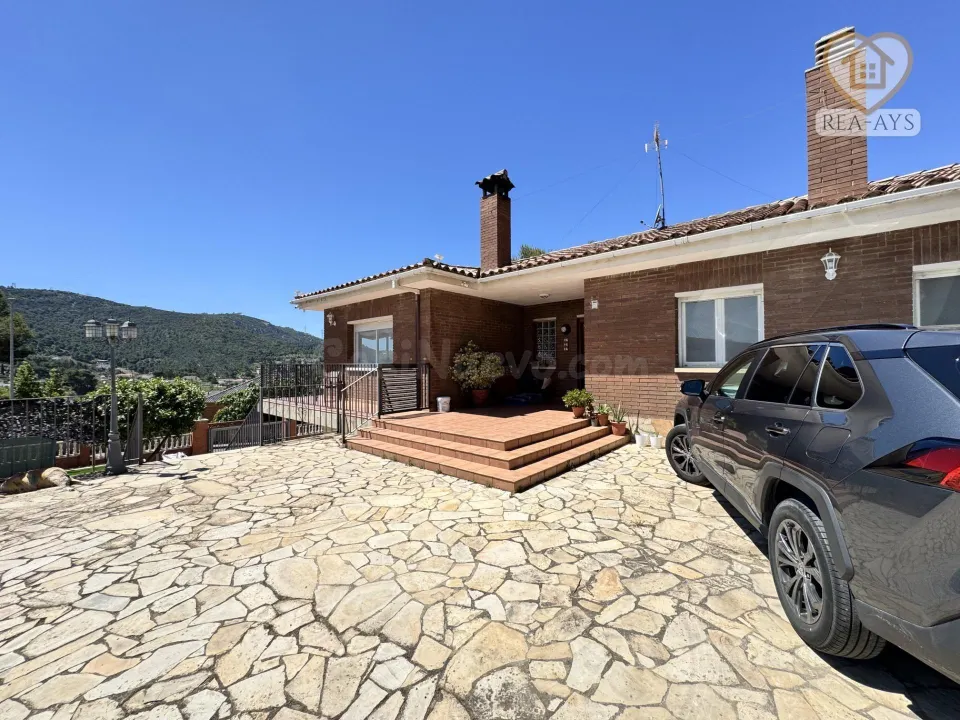 EXCEPTIONAL PROPERTY NEAR BARCELONA
