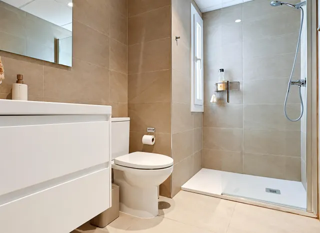 Exclusivo piso de obra nueva en torreblanca del sol, Fuengirola, con terraza, piscina y garaje — 17