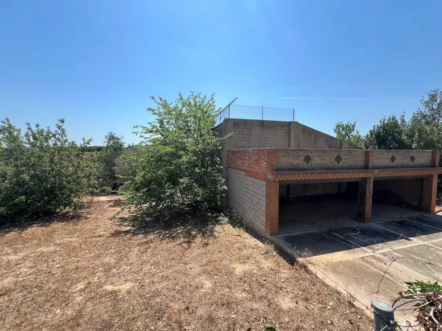 Terreno urbano en Torrent con edificación y frontenis. — 12