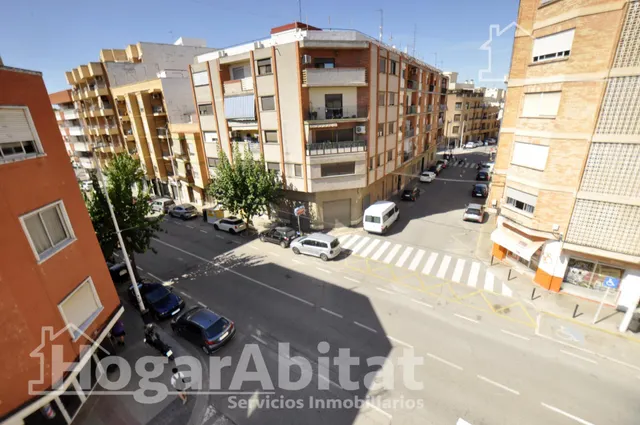 Luminoso piso esquinero con dos balcones y dos plazas de garaje incluidas — 38