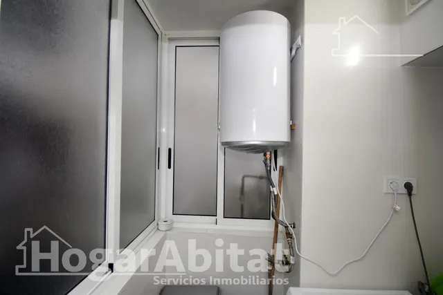 ¡Espectacular! Amplio, moderno y reformado, todo amueblado y cerca del centro — 9