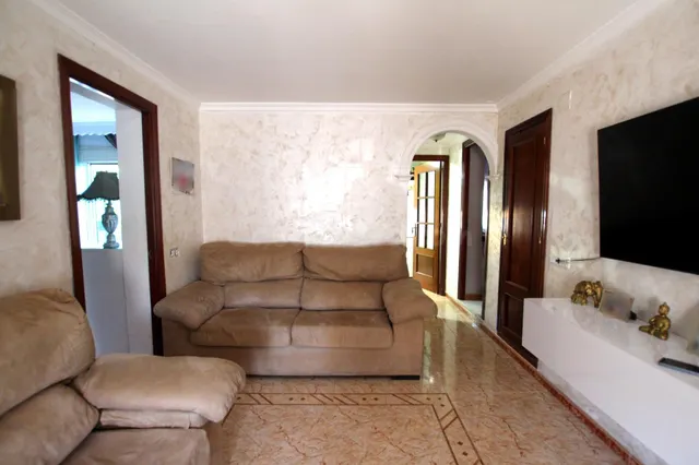 Piso con patio en zona la serrana — 3
