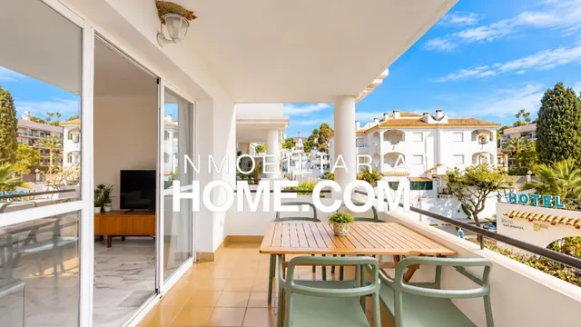 Espectacular apartamento con terraza, piscina y licencia turística en segunda línea de playa en La Carihuela, Torremolinos — 6