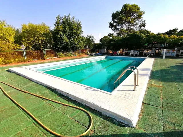 Amplio Chalet en Cáceres con Piscina en la Zona de la Montañ