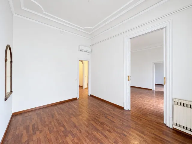Oficina de 184 m2 con carácter y mucha luz en Passeig de Gràcia — 14