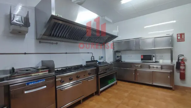 RESTAURANTE LISTO PARA COMENZAR LA ACTIVIDAD EN LA ZONA UNIVERSITARIA. — 15