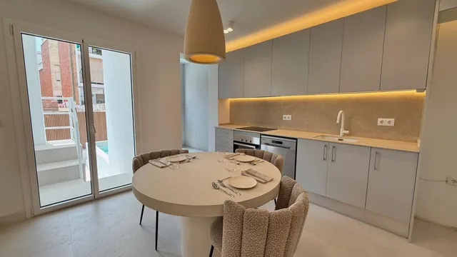 Vivienda completamente reformada con 3 dormitorios, terraza, jardín privado y piscina — 22