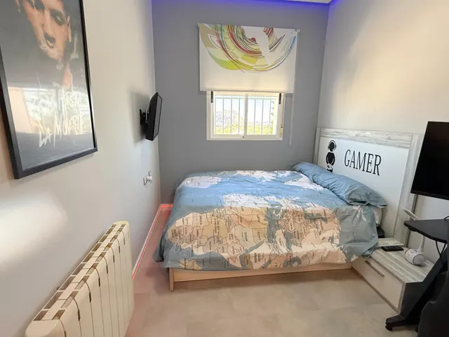 Un chalet totalmente reformado con vistas a la montaña — 20