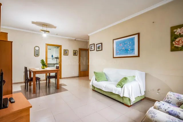 Piso 77m2., 3 Dormitorios, 2 Baños. Exterior con Patio y Asc - foto 2