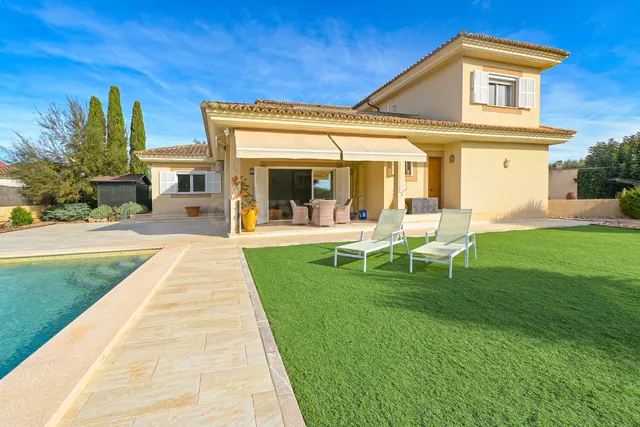 Exclusivo unifamiliar con jardín y piscina en Sant Marçal — 4