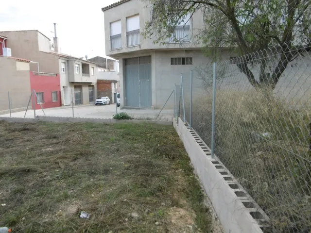 PARCELA URBANA CON CASA DE PIEDRA PARA REHABILITAR — 8