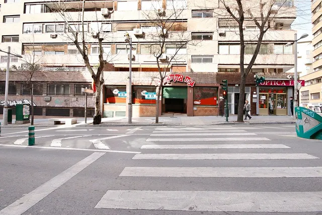 ¡Oportunidad! Local comercial uso de Restaurante. — 25