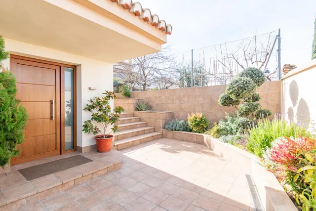 ¡Descubre el hogar de tus sueños en este espectacular chalet independiente! — 7