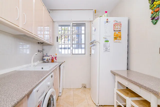 Chalet adosado en Salobreña playa, urb. privada con piscina y jardines. — 30