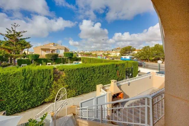 ESPECTACULAR BUNGALOW EN PLANTA ALTA CON PISCINA COMUNITARIA Y PLAZA DE GARAJE — 25