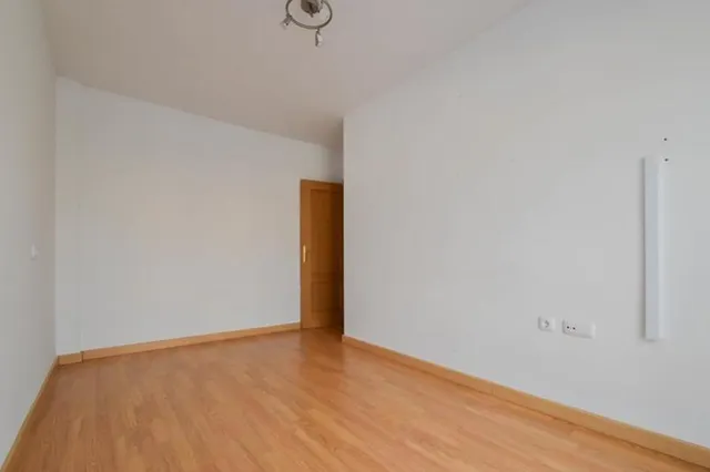 Piso en venta en Calle Gran Via de Colon — 18