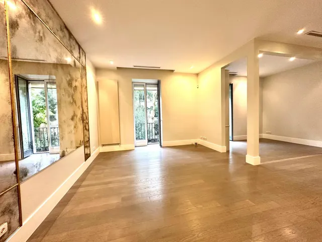 IMPRESIONANTE VIVIENDA EN CLAUDIO CUELLO ESQUINA JORJE JUAN — 8