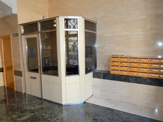 ETXEA Vende piso en el centro de Pamplona, 4 dormitorios, salón cocina, baño y aseo — 31