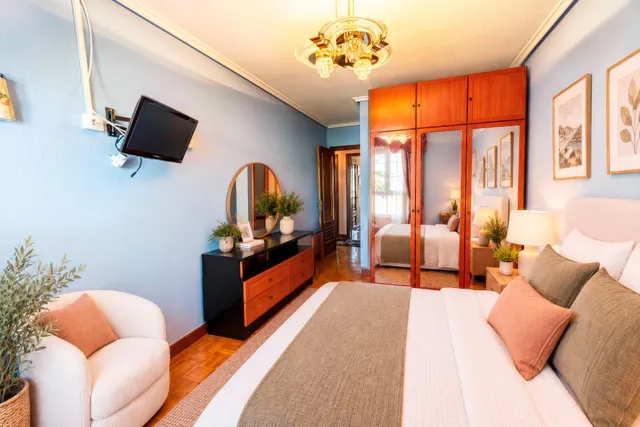 Piso espacioso con terraza y balcón en urbanización privada — 12