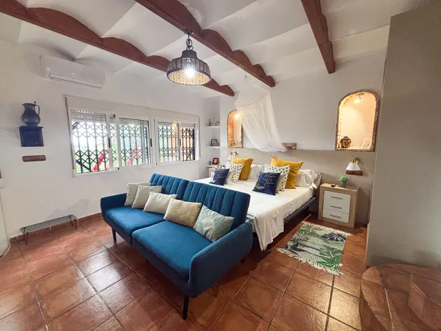 Villa de 6 dormitorios y 4 baños en Jacarilla (Alicante) — 18