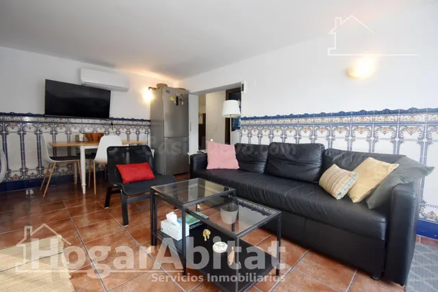 Atractivo chalet amplio con piscina privada, garaje y terraza, todo amueblado y cerca de la playa. — 5
