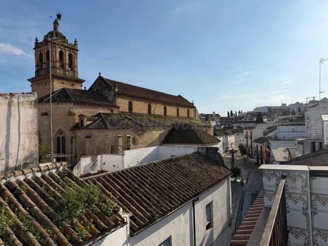 ESPECTACULAR CASA CON TERRAZA CON VISTAS A LA IGLESIA DE SAN - foto 2
