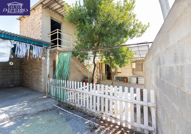 ¡CASA EN UNA SOLA PLANTA, CREA TU VIVIENDA IDEAL EN ALBOLOTE! Casa en una sola planta con patio, garaje y un gran potencial. — 23
