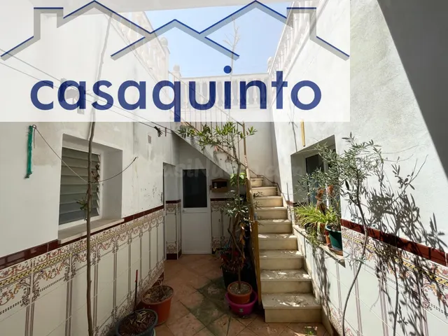 Amplia casa adosada en Lantejuela con patio, cochera y terra - foto 3