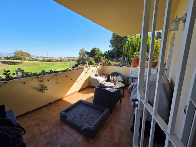 Bajo con terraza de 24 m2 y vistas al golf en Royal Golf Riviera, Riviera del Sol — 8