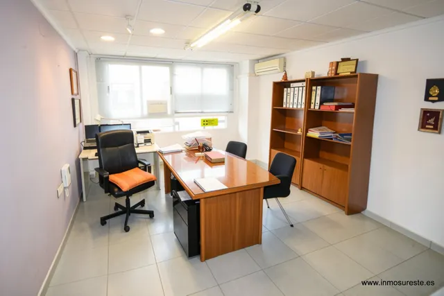 ¡Novedad! Venta de entresuelo, zona Reyes Católicos, 146 m2 — 23