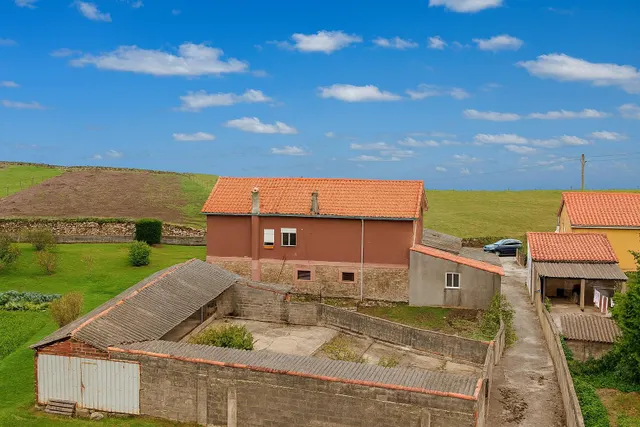 Casa con terreno urbano en Santillana del Mar — 9