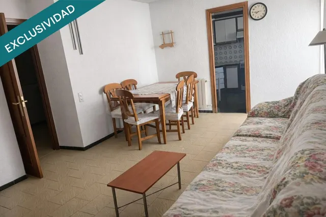 Casa adosada con dos viviendas independientes y local comerc - foto 4
