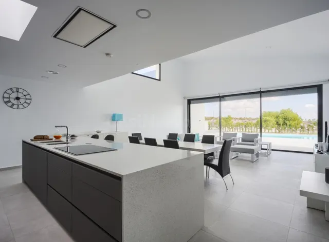 Exclusiva villa de 4 dormitorios en una sola planta con pisc - foto 3
