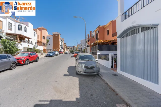 CASA ADOSADA EN MOTRIL — 47