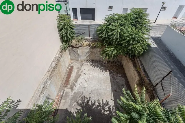 SOLAR EN LANCHA DEL GENIL — 4