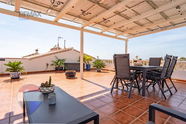 VILLA INDEPENDIENTE CON PISCINA, GRANDES TERRAZAS Y VISTAS AL MAR EN BENAJARAFE — 19