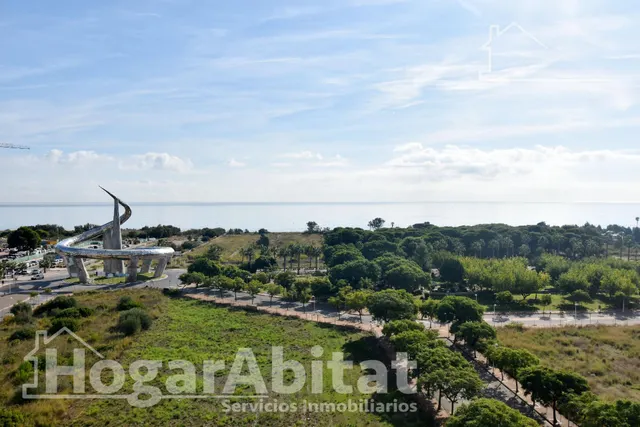 ¡Vistas al mar! Amplio, esquinero y alto en residencial con piscina, garaje y terraza — 18
