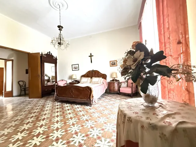 Casa de 533 m2 en el centro con grandes patios y múltiples p - foto 5
