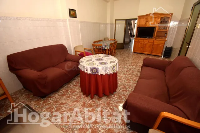 MAGNÍFICA CASA LUMINOSA CON GARAJE Y DOS TERRAZAS, TODA AMUE - foto 2