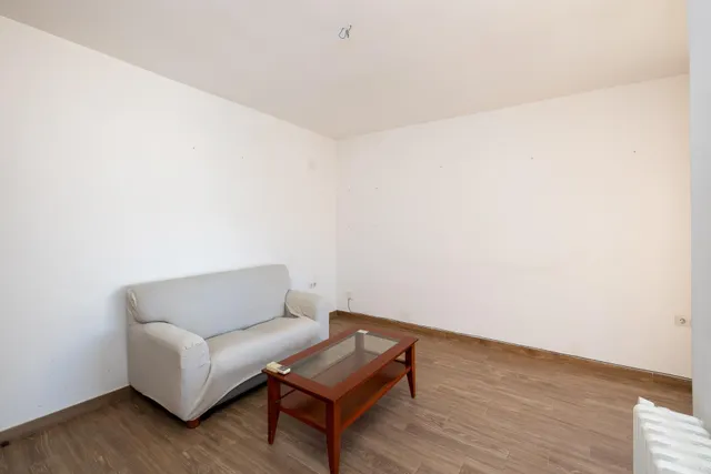 PISO EN ÚLTIMA PLANTA CON 3 DORMITORIOS, CALEFACCIÓN Y RECIÉN PINTADO EN MARQUÉS DE MONDÉJAR – JUNTO A ALHAMAR — 9