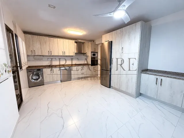 Chalet pareado reformado con garaje y cuatro dormitorios en Cabezo de Torres — 10