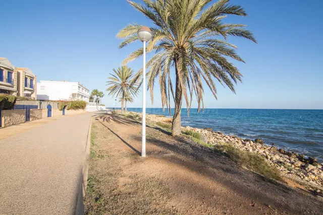 🏡 VIVIENDA FRENTE AL MAR DE MÁS DE 140 M2 CON SÓTANO, PLANTA - foto 4