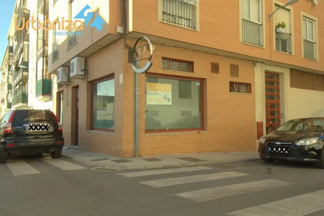 Excelente local comercial en San Roque HACIENDO ESQUINA — 2