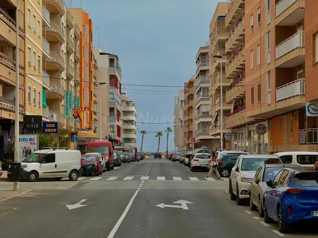 ATICO CON IMPRESIONANTE TERRAZA A TAN SOLO 10mts DE LA PLAYA - foto 2