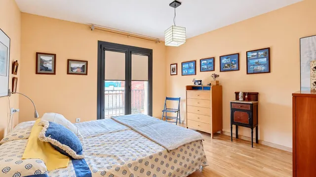 Ático dúplex de 5 dormitorios en el corazón de Valls con garaje privado y piscina — 25