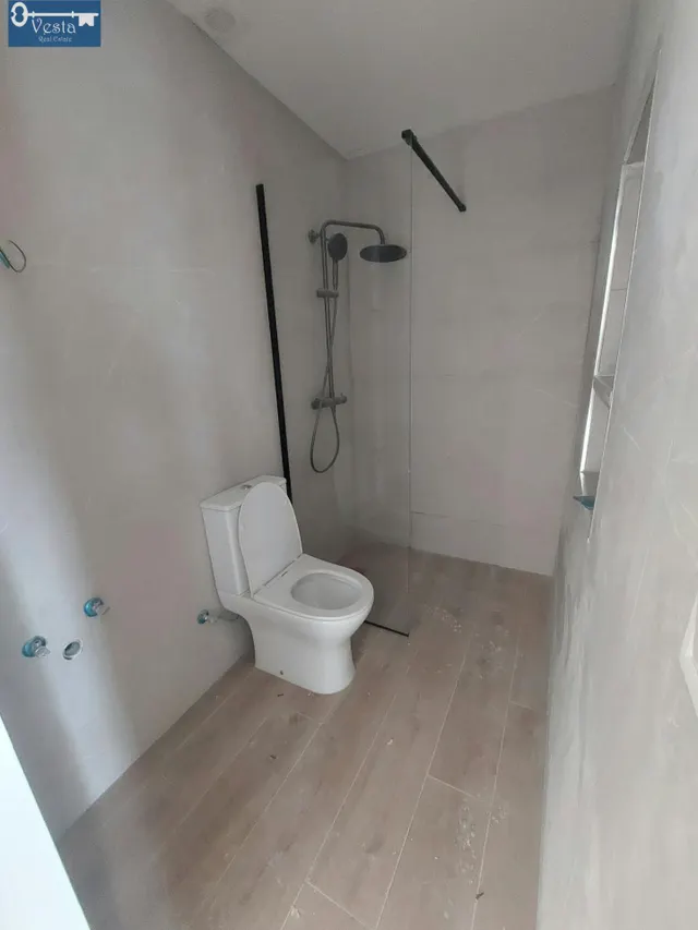 PRECIOSO BAJO CON PATIO — 14