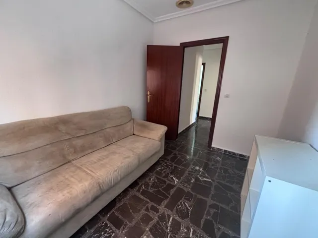 Piso para estudiantes muy luminoso de 3 dormitorios en la Alameda, Cartagena. — 16
