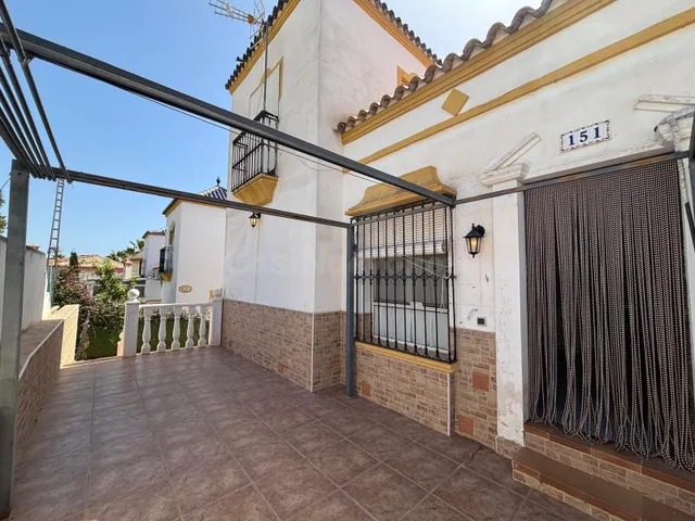 Adosado de 4 dormitorios, 2 baños en Los Altos (Orihuela Costa) con 2 Piscinas, Solárium y Gran Sótano — 40