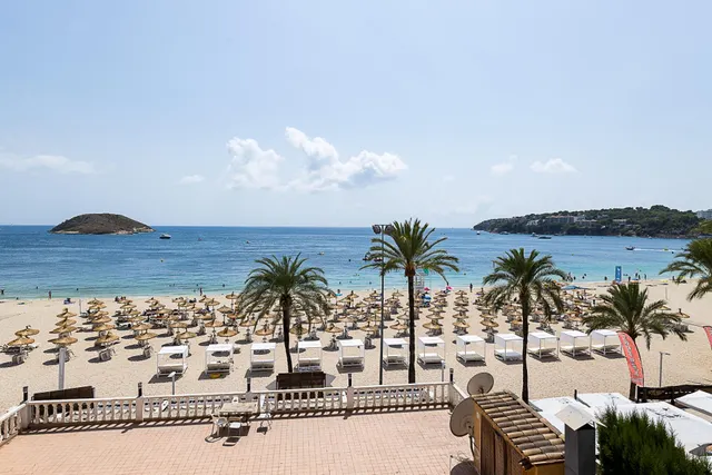 Local comercial en primera línea de playa en Magaluf — 2