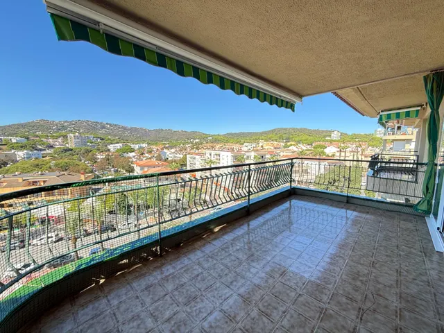 Exclusivo piso con dos terrazas, 3 habitaciones, piscina y maravillosas vistas en playa de aro — 35